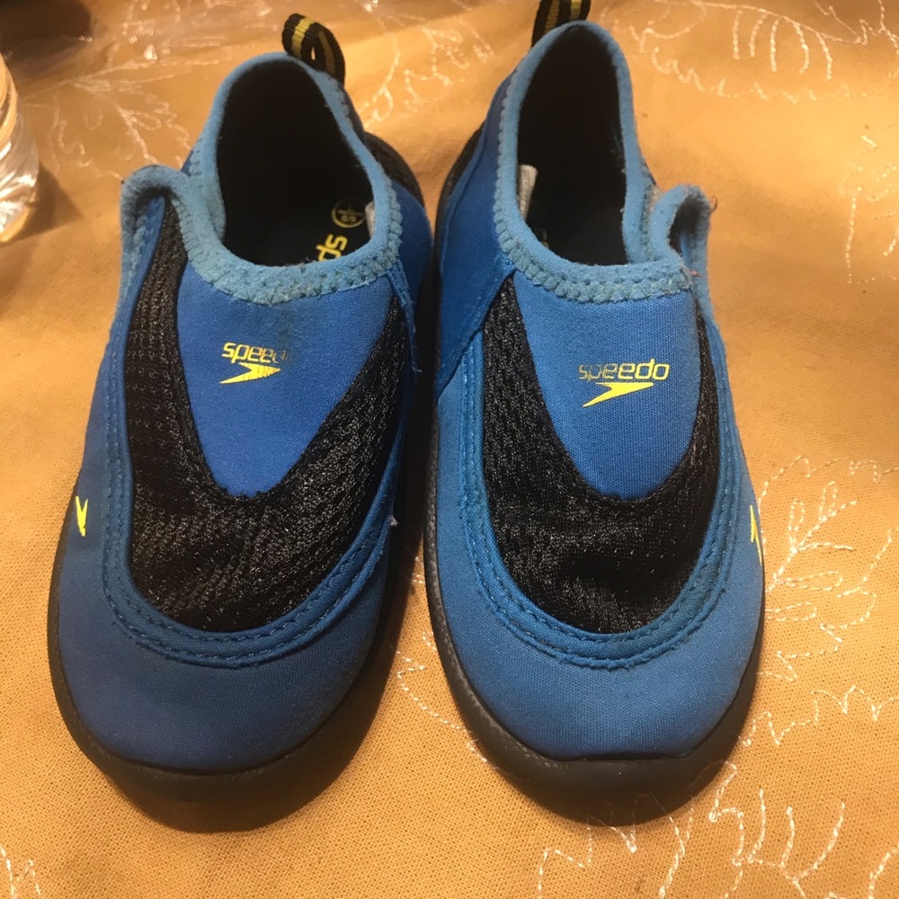 ❌ SOLD ❌. Speedo water shoes